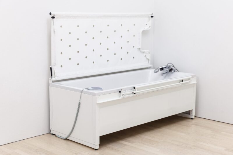 Geneva Bath with stretcher